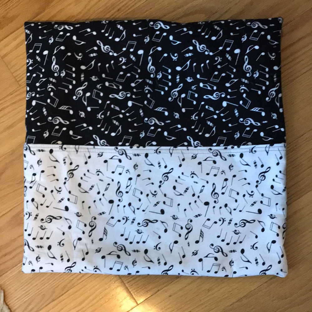 Pillowcase with pocket